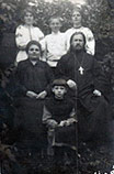 Священник Александр Николаевич Романов со своей семьей