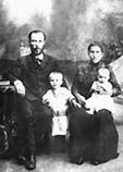 Священник Евфимий Тихонравов с семьей
